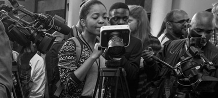 Media gathering around Homo Naledi display. Credit: Wits University